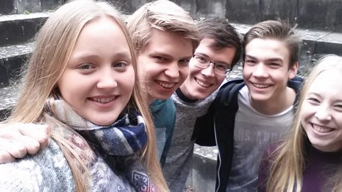 Für Euch in der Gemeinde aktiv: Eure Jugendtreff-Teamer das sind: Alice, Niels, Florian, Jann und Paula es fehlen: Charlotte und Lena 